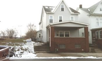 2.5 STORY COMPLETELY UPDATED.4 BED, 1 BATH, 2.5 STY VINYL SIDED, REPLACEMENT WINDOWS. UPDATED ELECTRIC, FURNACE, PLUMBING, ROOF. FENCED YARD. FINISHED ATTIC. 4 BED, 1 BATH, 2.5 STY VINYL SIDED, REPLACEMENT WINDOWS. UPDATED ELECTRIC, FURNACE, PLUMBING, ROOF. FENCED YARD. FINISHED ATTIC.