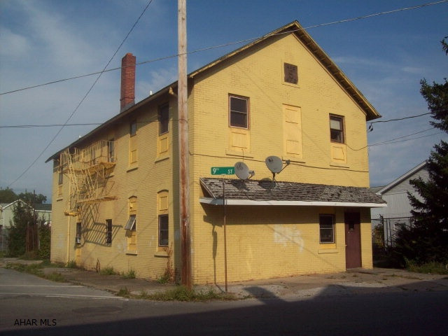 Good rents - convenient location.  Lots of on-street parking.  Owner pays minimum water/sewer to Altoona City Water Authority -  tenants pay anything over the minimum.