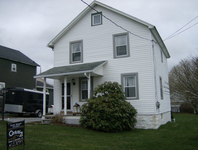 Remodeled 3 BR, 1 bath home with hardwood floors, Thermopane windows & a shed
