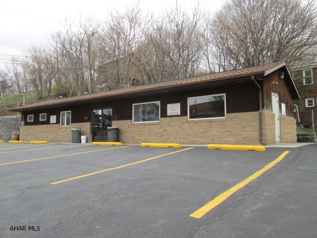 Corner of 16th Street and 13th Avenue.  Great location on edge of Downtown Business District and Residential Neighborhood.  Building, beer license and some equipment included.  Close to turn key operation.  Name and recipe not included.  Well established corner location Pizza Shop with beer license.  Building is well laid out with no wasted space.  Much larger than it looks.  Seating for 32 and parking for 9 cars.  Could also be converted to other retail or professional office.  Business is open and will remain open until sold.  Can be sold without beer license and equipment for $115,000.