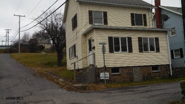 Nice starter home   Corner Lot   Big Back yard  Parking beside house..