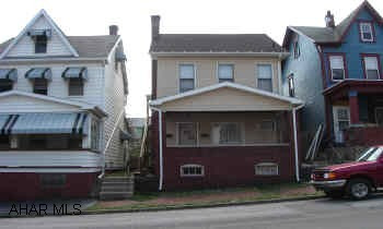 RENTAL. FIRST FLOOR ONE BR. 2ND FLOOR 2 BR. NEWER VINYL SIDING ABOUT 4 YRS. OLD. OFF STREET PARKING.