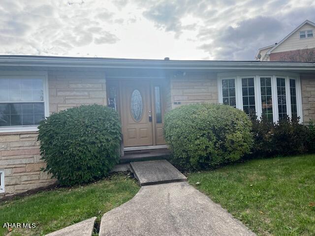 BEAUTIFUL RANCH HOME IN A VERY DESIREABLE AREA LOCATED CLOSE TO PENN STATE ALTOONA. MANY UPDATES DONE.
DON'T MISS OUT ON THIS ONE!
BUYER TO VERIFY TAXES.