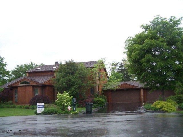 GORGEOUS CONTEMPORARY ON PROFESSIONAL LANDSCAPED LOT ON PRIVATE CUL-DE-SAC.  HOME OFFERS 4 BEDROOMS, 3.5 BATH, LIVING ROOM, FAMILY ROOM, OFFICE, PRIVATE BACK YARD OASIS WITH INGROUND POOL, WATERFALL, HOT TUB, AND BATH HOUSE. THIS HOME OFFERS PRIVATE OASIS IN BACK YARD WITH INGROUND POOL, WATERFALL, HOT TUB, BATH HOUSE AND SCREENED IN PATIO.  INSIDE OFFERS SOLID OAK, MARBLE, CENTRAL VAC, SECURITY SYSTEMS, ALL THE AMENITIES THAT YOU WOULD EXPECT ON PRIVATE CUL-DE-SAC IN HASD.