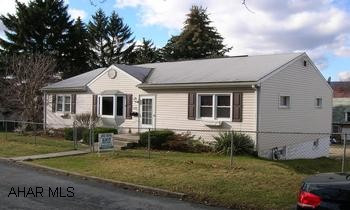 Fantastic ranch on 6 city lots.  Updated home w/ newer roof, vinyl siding, thermo windows, master bedroom and dining rooms w/ vaulted ceilings, updated bath, above ground pool, family room w/ bar, and a great family neighborhood close to Tuckahoe Park.