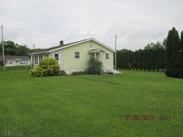 Well upkept 1 story home on quiet street.  Large basement with lots of potential.