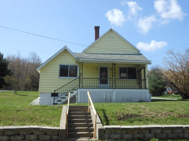 This property is now under auction terms. Pre-sale bids should be submitted through www.Auction.com. This property is subject to a 5% buyer's premium pursuant to the Auction Terms & Conditions (minimums may apply). Please note that the commission percentage may change between the pre-sale and auction periods so please contact listing agent to verify exact commission terms. All auction assets will be sold subject to seller approval. Please contact listing agent for details. This is a Fannie Mae HomePath property. Purchase this property for as little as 3% down! This property is approved for HomePath Renovation Mortgage Financing.