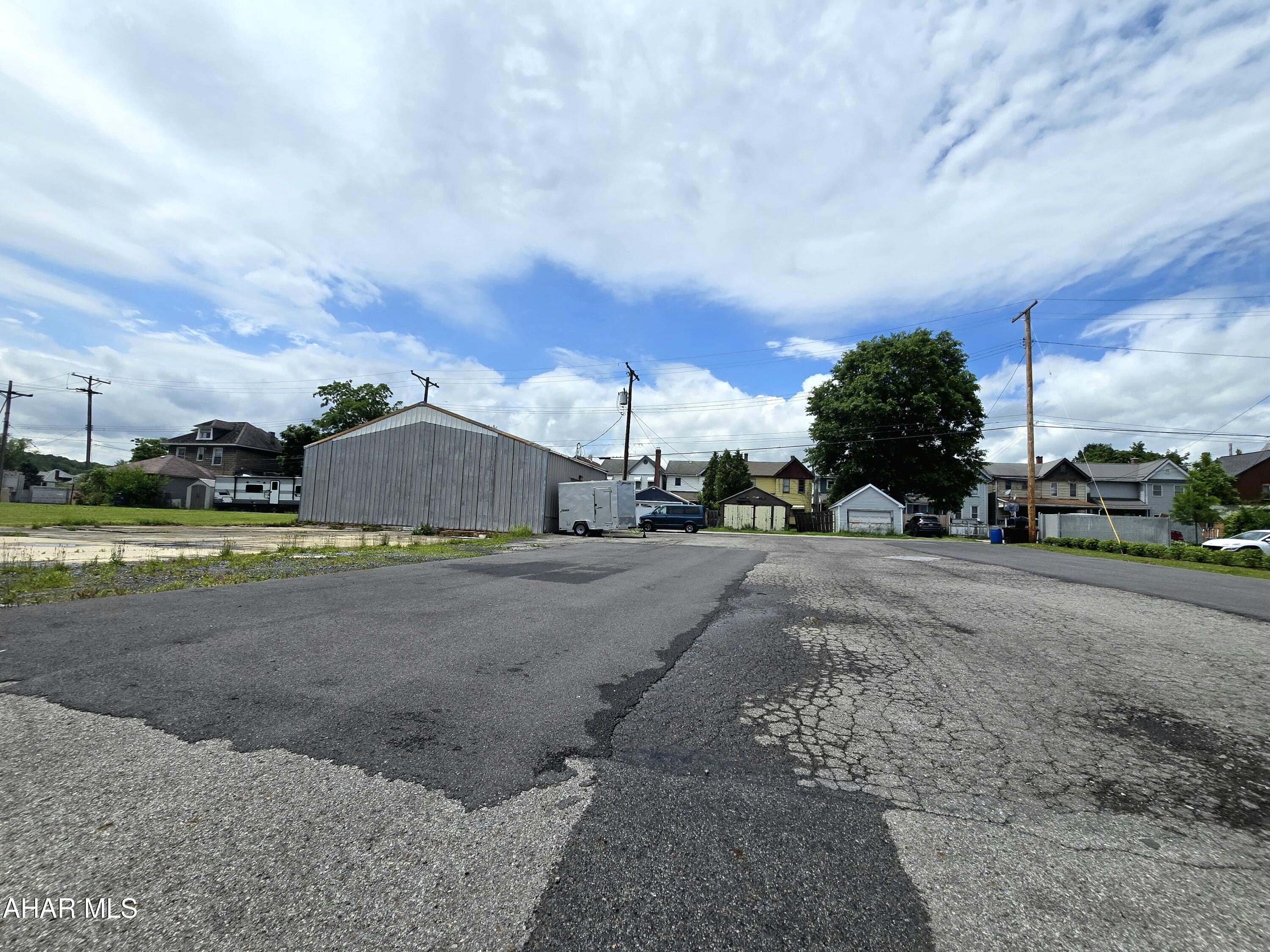 Juniata - Commercial Sale