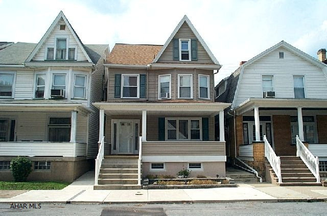 Remodeled 3BR/1BA with large family room - tastefully decorated - move in now - 2 car garage - maintanance free.