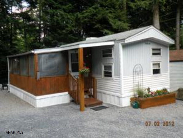 Super nice Mallard Park Modelw/ screened deck & shed. Central air. All the amenities of Glendale Yearound, tennis courts, heated pool. Minutes from State game lands.