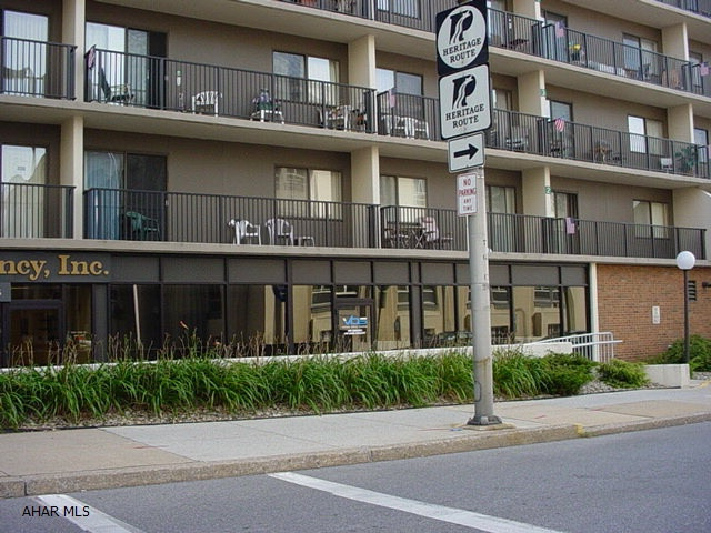Nice office space at $7.00 per square foot gross. 4 off street parking spaces come with lease. Tenant only pays interior cleaning and liability insurance in addition to rent.