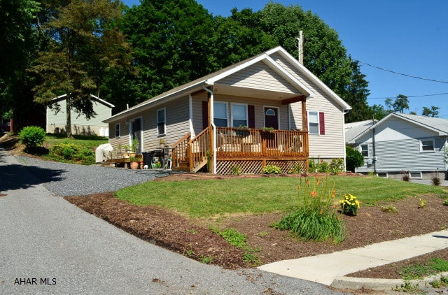 OPEN HOUSE; SAT. SEPT. 8TH. 11-1. Almost new home close to town.  Recessed lighting in kitchen & nice flow to the home. Off Street parking. Great buy!  5 ft. crawl space.