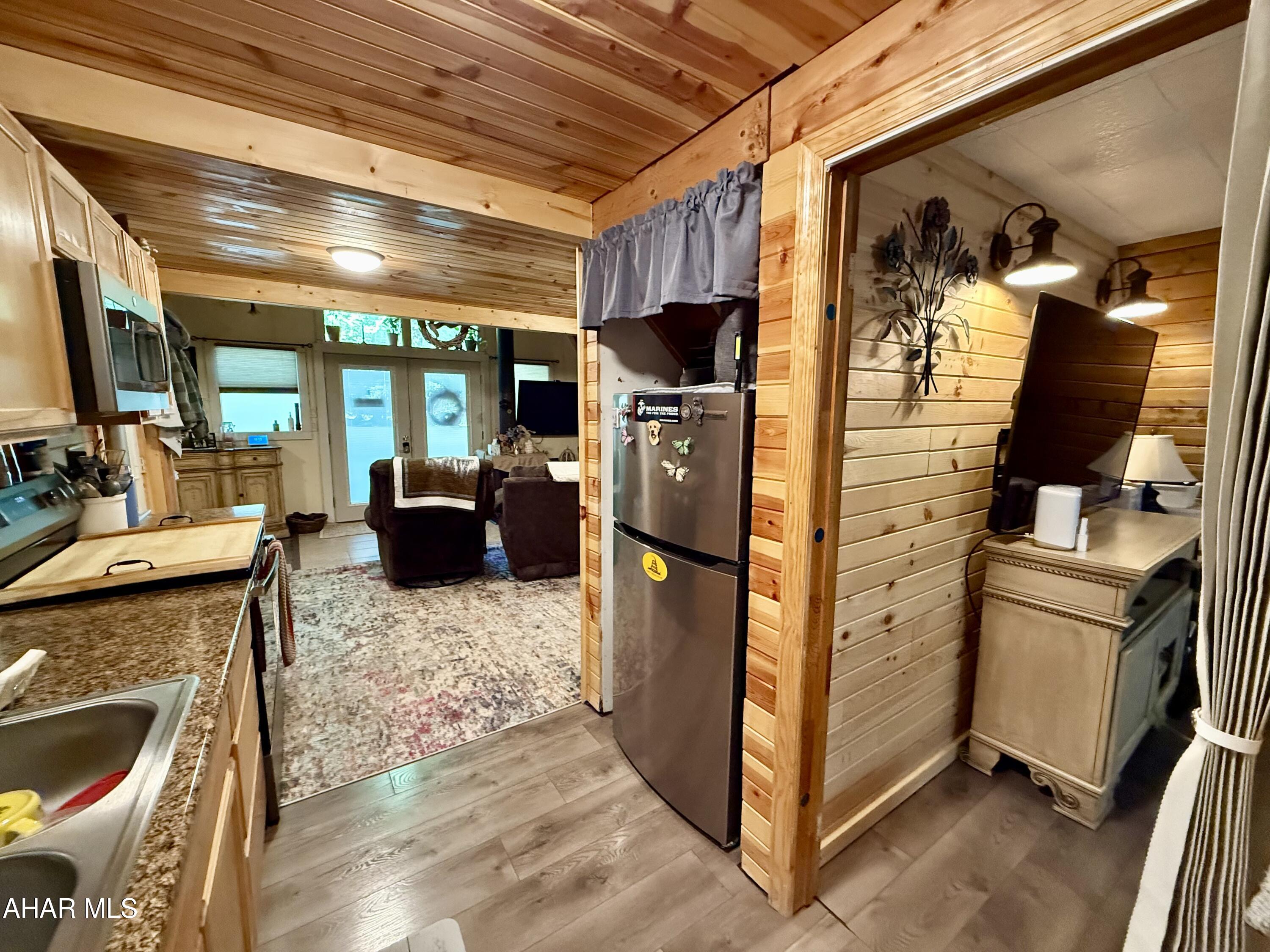 Glendale Yearound - Residential