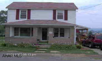 Bright, remodeled, Newer oak kitchen & furnace. Spacious 3 BR home. huge family room - nice town lot. Bright, remodeled,  Newer oak kitchen & furnace. Spacious 3 BR home. huge family room - nice town lot.
