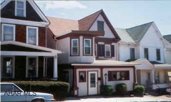Country charm - inside - ready to move in.  All updates - spacious rooms. 2+ car garage - 2 deep will fit 4 cars. Country charm - inside - ready to move in.  All updates - spacious rooms. 2+ car garage - 2 deep will fit 4 cars.