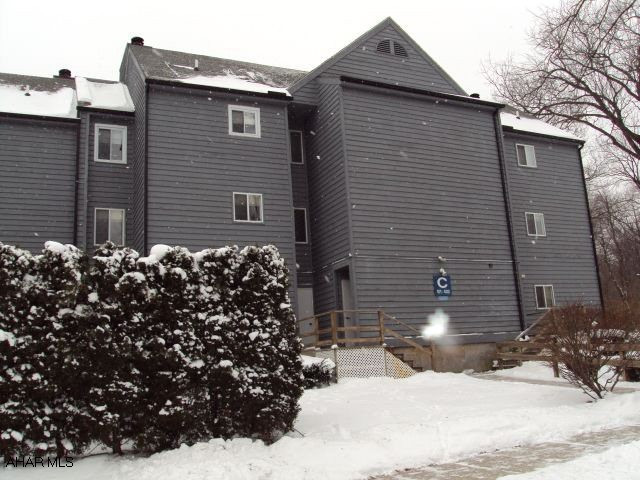 3rd Floor Condo with Loft, Association Fee 210/month includes Trash, Exterior Maintenance, Pool and Use of Facilities. Dining Area on Main Level, Bedroom in Loft