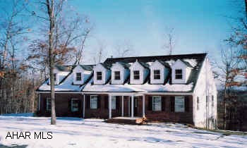 New Construction, custom Brick/Vinyl Home, Hardwood floors, ceramic tile, oak trim, large kitchen w/pantry and breakfast nook