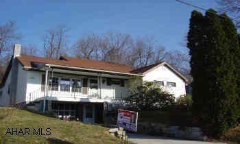 3 Bedroom, 1 Bath, 1.5 Story vinyl on corner lot 50x135 in the Lakemont area. 3 Bedroom, 1 Bath, 1.5 Story vinyl on corner lot 50x135 in the Lakemont area.