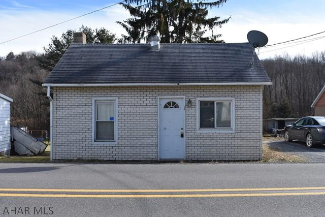 This quaint, 2 bedroom, 1 bath home is great for the first time home buyer, a small family or retired couple.  This home offers a nice size back yard, sun room and covered porch with off street parking.  Call now for your own private showing.