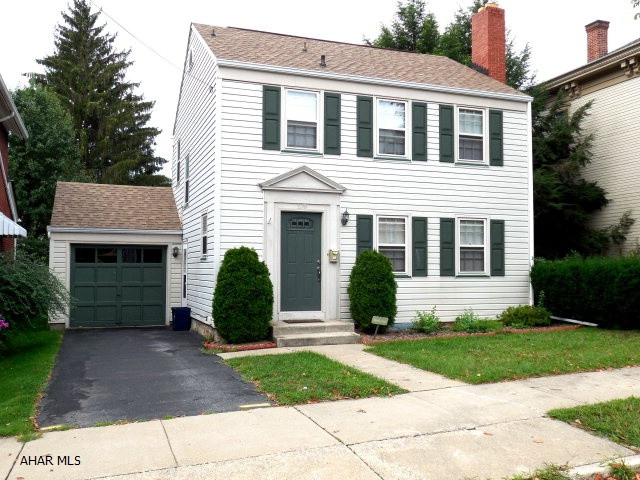 This vinyl sided 3 bed. l.5 bath home is a real charmer. Living rm with gas fireplace, dining rm with built-in china cabinets. Updated kitchen and bath. Hardwood floors and a new architectural 40 year shingle roof. l car attached garage. Patio and fenced-in yard.