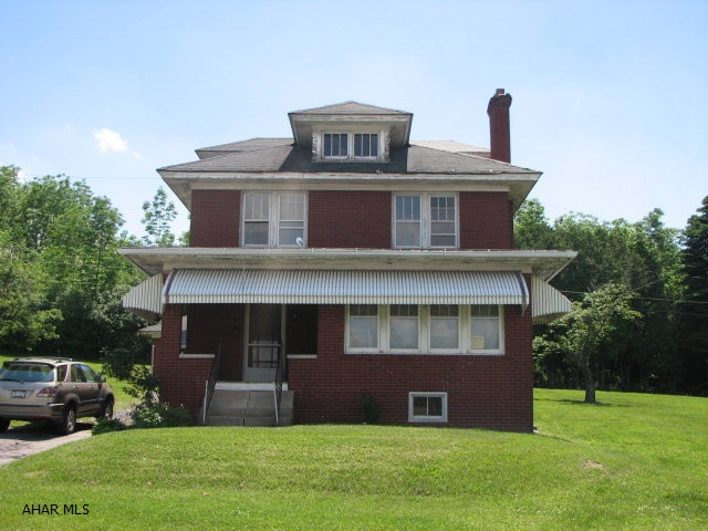 Huge lot (150X120)  Being sold AS IS. Lots of possibilities.