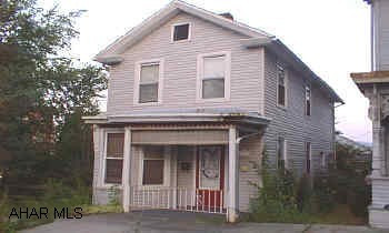 2story,3 Br,1Bth, with newer windows,vinyl siding AS IS. newer windows, vinyl siding.3 Br, 1 Bth, lg private lot.
