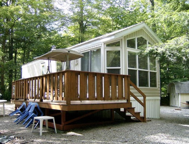 Really nice park model camper on great location inside GYR. Must See! Price is negotiable.