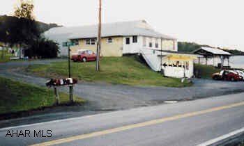 Shaffer's Snack Bar amd 3 Bedroom apartmment Well Maintained property