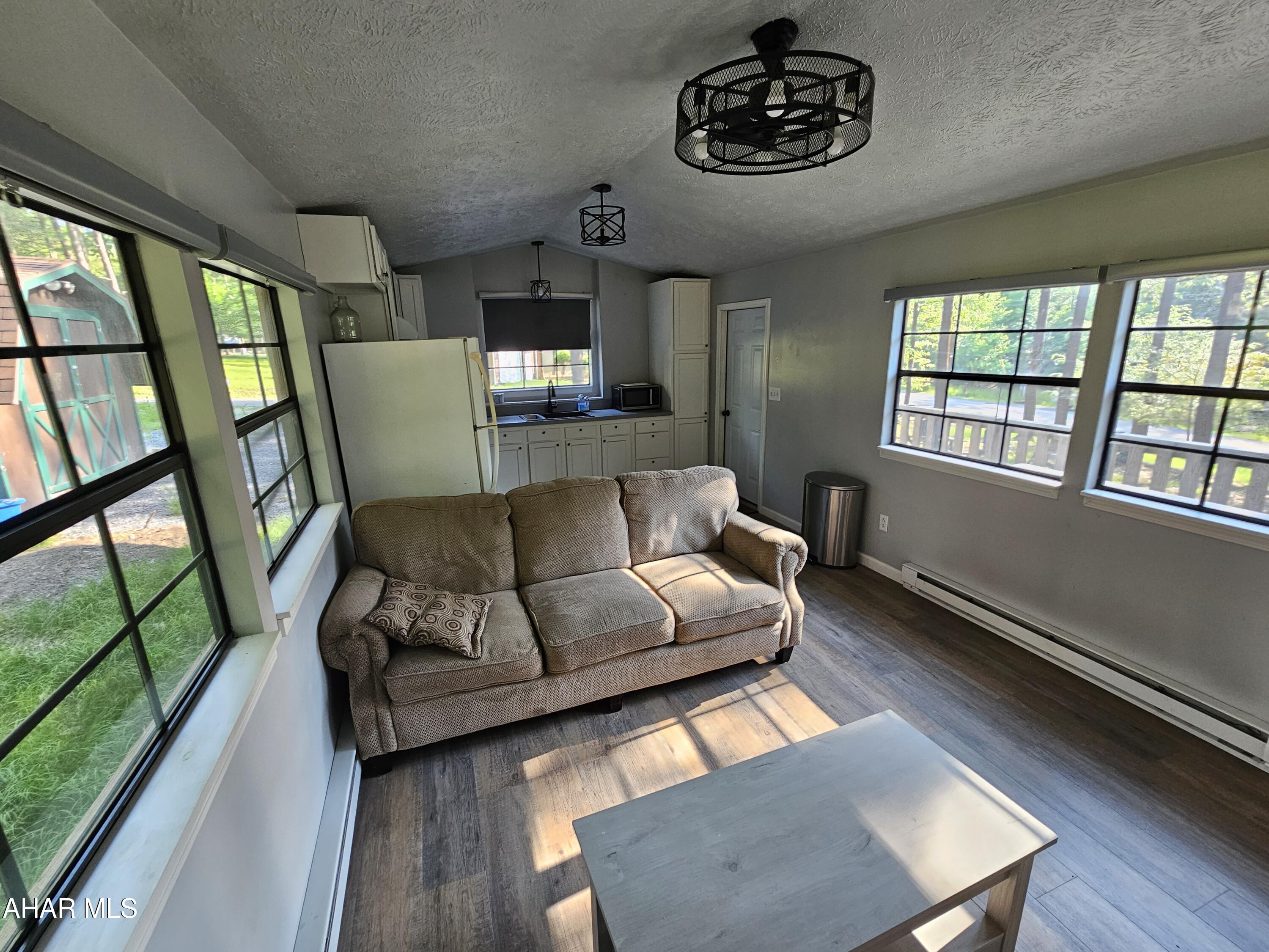 Glendale Yearound - Residential