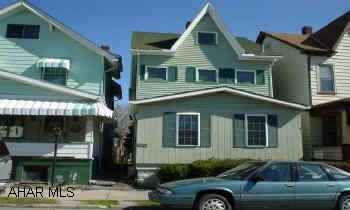 Vinyl sided, newer roof.