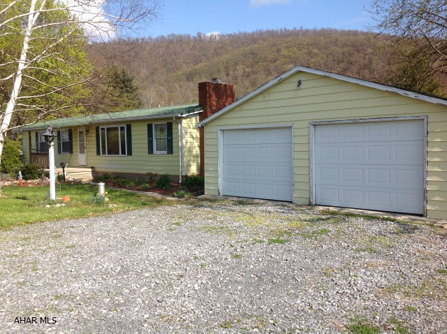 Ranch style home on over 1 acre Large two car garage and deck. Many possibilities , as a full time home or a week end retreat. Walking distance to Juniata river. Needs some cosmetic up dating.Just minutes to town.