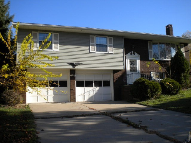 3 Bdr., 2 Bath - 2 Car Garage - Family Room With Wood Stove - Fenced Yard - Roof And Ceiling In Front Bedroom Was Repaired In Dec. 2010 - Carpets To Be Cleaned.