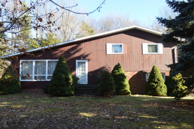 3BR, 1 1/2 bath Bi-level home on approx 0.7 acre in Cambria Twp.  Electric  BB heat, 1 car integral garage. Finished family room at ground level.