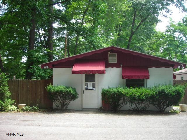 Operate your own turn/key pet business, grooming and boarding for dogs and cats. All buildings, 35 dog runs. Very nice set-up and large number of clients. Well estabished business owner/operator. Credit card machine is leased not included in sale.