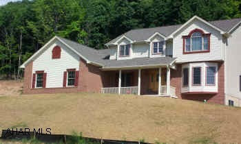4BR 2 story brick & vinyl.