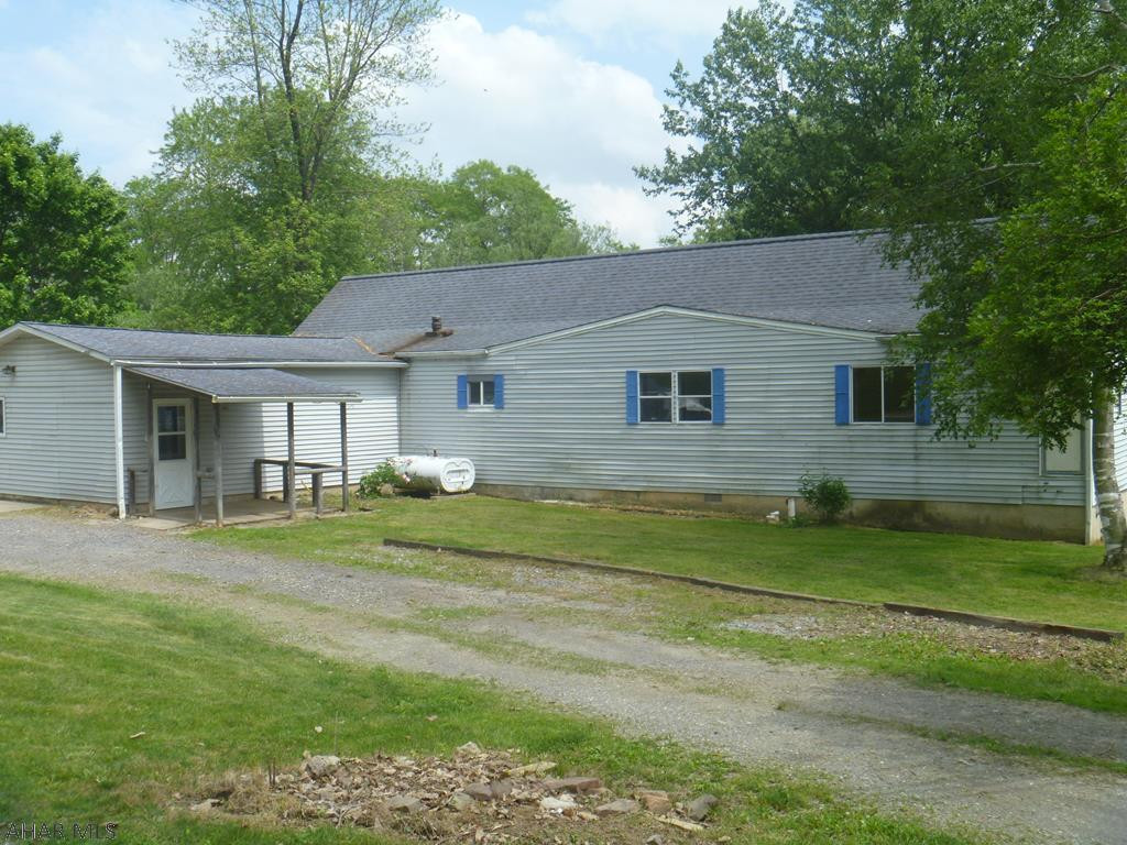 3 BR 2 BA Mobile home with large additions in need of TLC! This property has been placed in an upcoming online event. All bids should be submitted at www.xome.com/auctions (void where prohibited). Please submit any pre-auction offers received through the property details page on Xome.com. Any post-auction offers will need to be submitted directly to the listing agent. All offers will be reviewed and responded to within 3 business days. All properties are subject to a 5% buyer's premium pursuant to the Auction Participation Agreement and Terms & Conditions (minimums will apply). Please contact listing agent for details and commission paid on this property