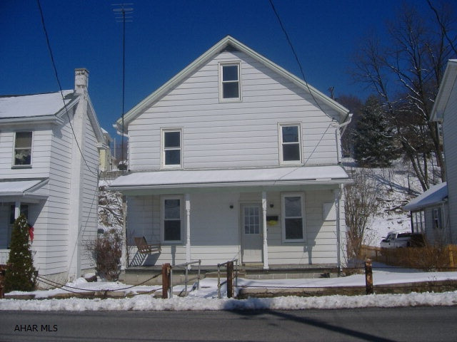 2 STORY 3 BEDROOM 1 BATH...NEWLY PAINTED...NEW WINDOWS...LOW TAXES..GREAT STARTER HOME