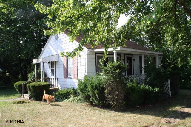 Property WILL NOT pass a home inspection; needs septic.