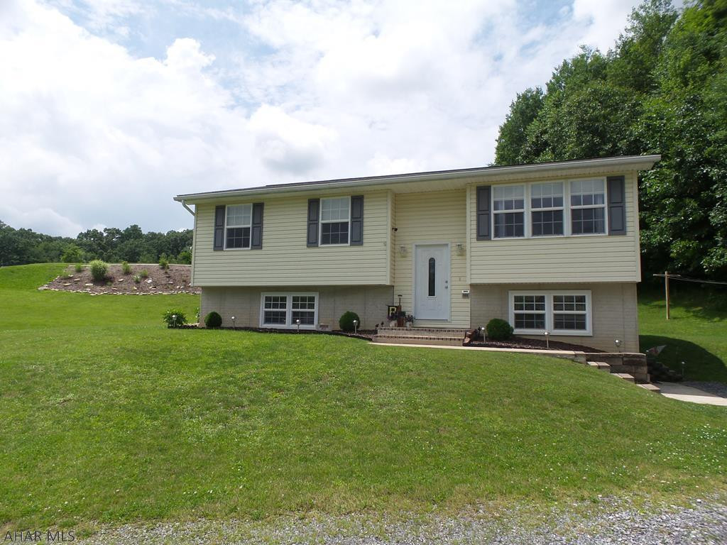Beautifully kept bilevel featuring a large eat-in kitchen, updated baths and huge family room.  All on 0.77 acre