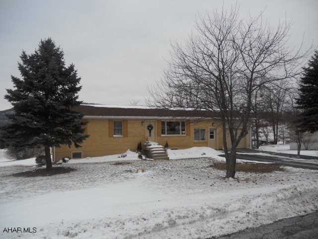 Enjoy country living just minutes from the city!  Enjoy the beautiful mountain views from this remodeled ranch home!