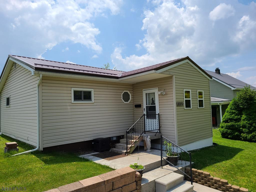 Beautifully updated ranch home in a quiet neighborhood. Newer windows, roof, bathroom, vinyl flooring (Including refinished original hardwood floors), and more!! Perfect starter home, or even better if you're looking to downsize. Truly a must see to appreciate all this place has to offer. Call today to schedule your tour.