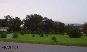 Level lot, .6137 acre, 200 x 215 irregular.