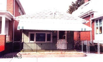 NEAT SMALL HOME WITH BATH AND BEDROOM ON FIRST FLOOR. FORMAL DINING ROOM. 2 BEDROOM ON SECOND FLOOR.