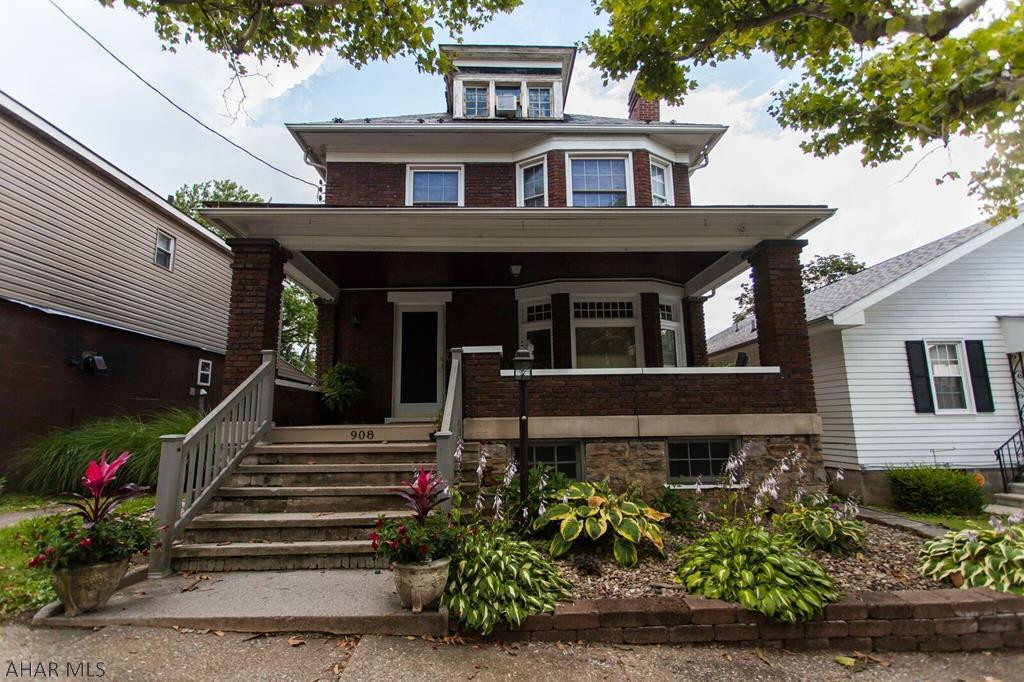 Beautiful 5 bedroom house with a new kitchen, 1 car garage, and nice front porch.