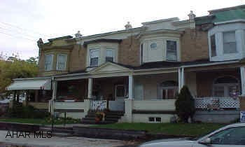 This is the nicest Knickerbocker I have seen! Remodeled with style & quality! Interesting layout. A place you'd be glad to have your friends visit!