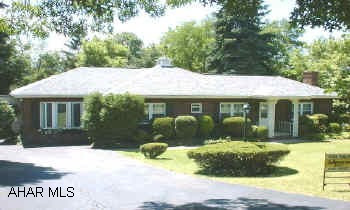 Beautiful brick three bedroom in Sylvan Hills, 2 1/2 baths, living room with fireplace, study, excellent mechanics, secluded yard. Beautiful brick three bedroom in Sylvan Hills, 2 1/2 baths, living room with fireplace, study, excellent mechanics, secluded yard. Gazebo