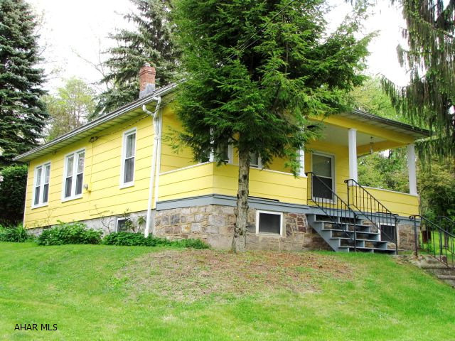 Cute, little, 2 bedroom on a 200 x 120 large lot on a dead end street. Great location!!! Country kitchen with farm house sink, new counter and back splash.  Private, have your cup of coffee in the morning on the covered back porch. ALL rooms have been freshly painted, newer carpeting in living room and dining room, hardwood floors in bedroom. Ready to move into and priced to sell.