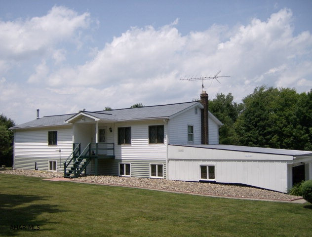 vinyl sided doublewide w/ addition on 10 acres.