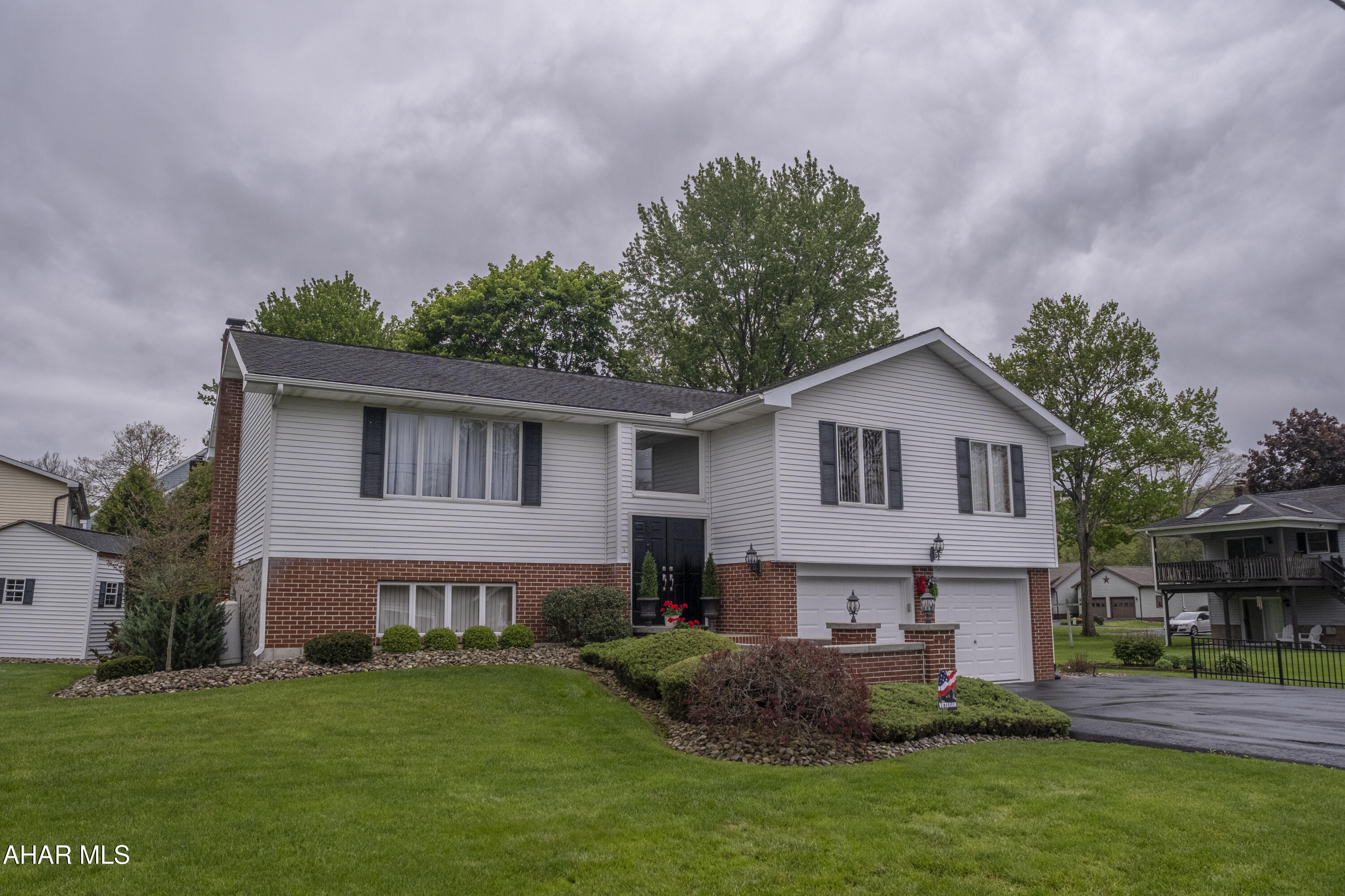 This one-story home features a landscaped front yard and an integral two-car garage. Inside, the main level includes a living room that connects to a formal dining room. The kitchen is equipped with Corian countertops and includes an eating area with direct access to a large back deck. Three bedrooms and one full bathroom are also located on this main floor.

The finished lower level provides additional living space, featuring a large family room centered around a wood-burning fireplace. This lower level also contains a second full bathroom and a dedicated laundry room.