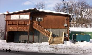 1 BEDROOM APARTMENT WITH ALL APPLIANCES INCLUDED .  2 ATTACHED GARGES WITH 4 BAY OVERHEAD DOORS.   POTENTIAL TO HOLD APPROX. 10 VEHICLES.  200 AMP WITH 3 PHASE.  SEPERATE HEAT & ELECTRIC. 36S TO ROARING SPRING - R AT KELLY CARS - STRAIGHT AT 5 POINTS LIGHT TO STOP - L OVER TRACKS, L AT STOP SIGN, PROPERTY ON LEFT.  FOR A SHOWING TODAY CALL VICKI 932-3165.